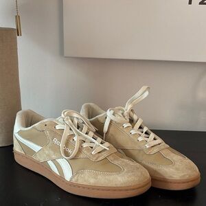 Reebok Men's Tan and White Sneakers 8.5